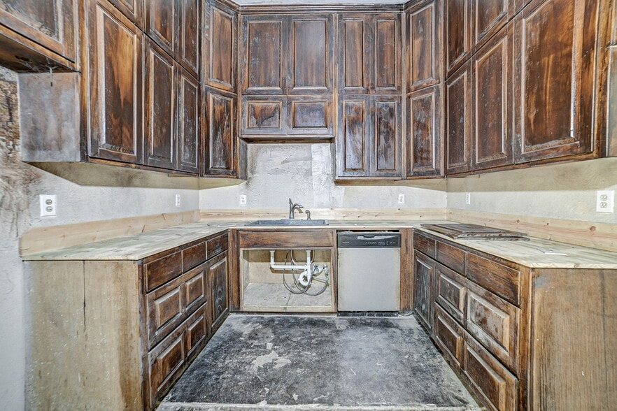 More Photos Of 411 S Kaufman St, Newton Lodge Meeting Hall For Sale