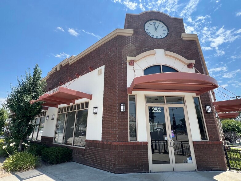 More Photos Of 242-252 W Foothill Blvd, Monrovia Storefront For Lease