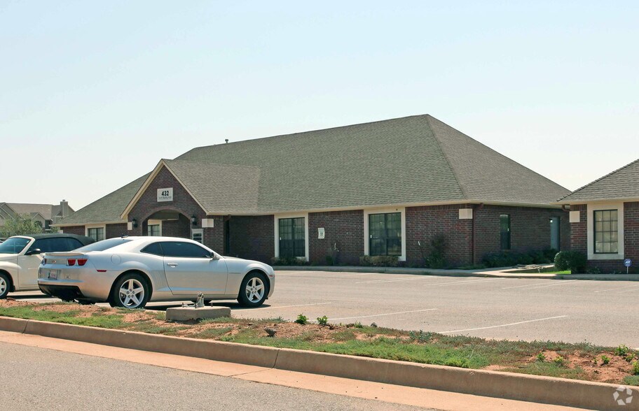 More Photos Of 432 S Mustang Rd, Yukon Office For Lease