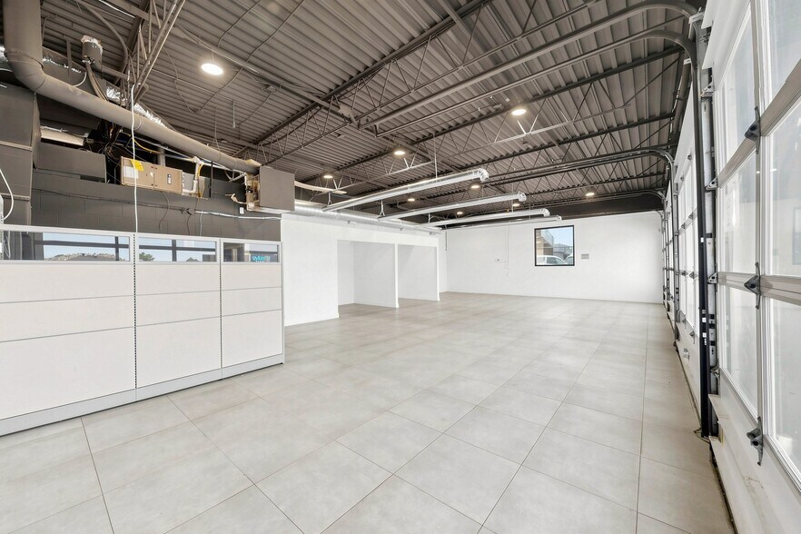 More Photos Of 1502 Speers Rd, Oakville Auto Repair For Lease