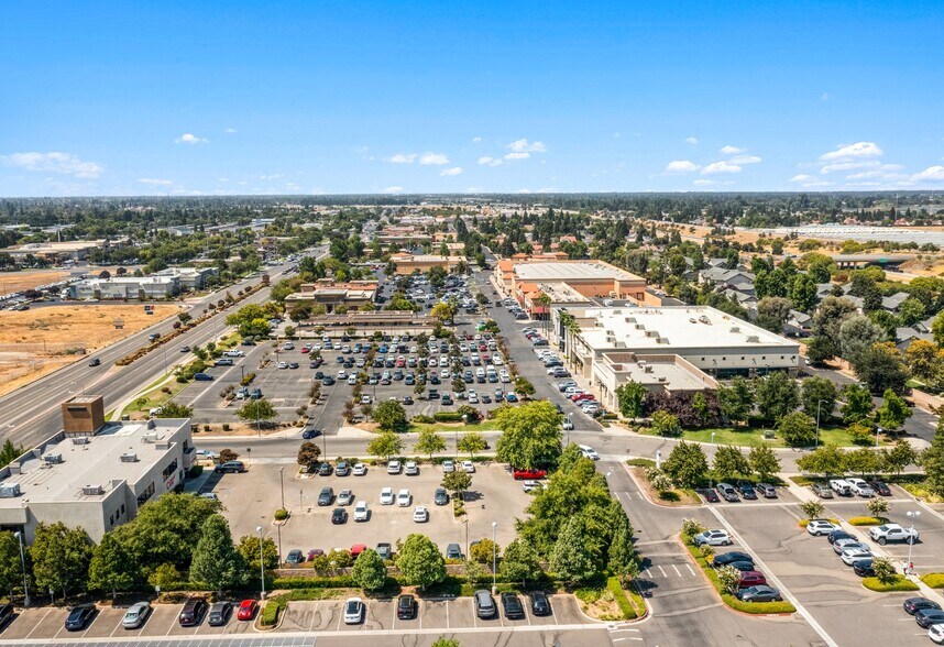 More Photos Of 1815-1865 Herndon Ave, Clovis Unknown For Lease