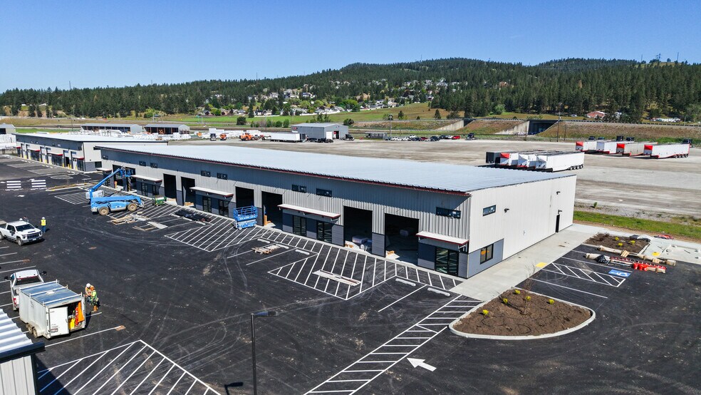 More Photos Of 4524 N Barker Rd, Spokane Valley Showroom For Lease