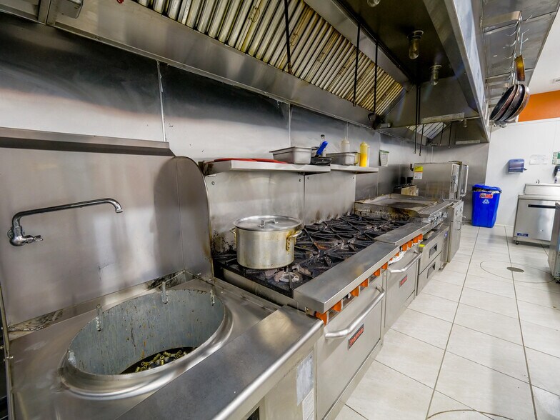 More Photos Of 1355 N Loop 336 E, Conroe Restaurant For Sale