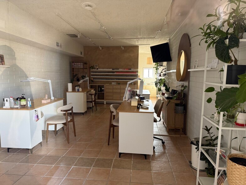 More Photos Of 2425 E Thomas Rd, Phoenix Office For Lease
