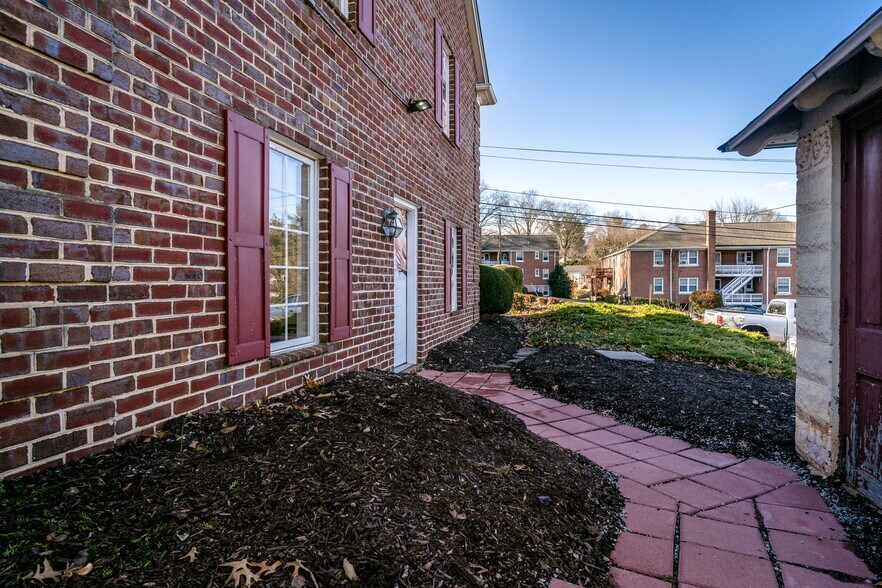 More Photos Of 413 N Coalter St, Staunton Office Residential For Lease