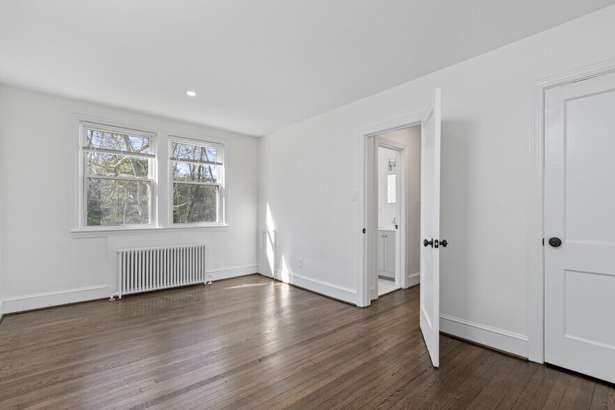 More Photos Of 4701-4703 Ravenswood Rd, Riverdale Apartments For Sale