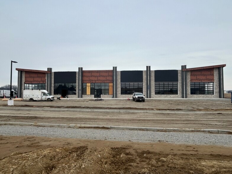 More Photos Of 17980 Brandywine Dr, Lowell Storefront For Lease