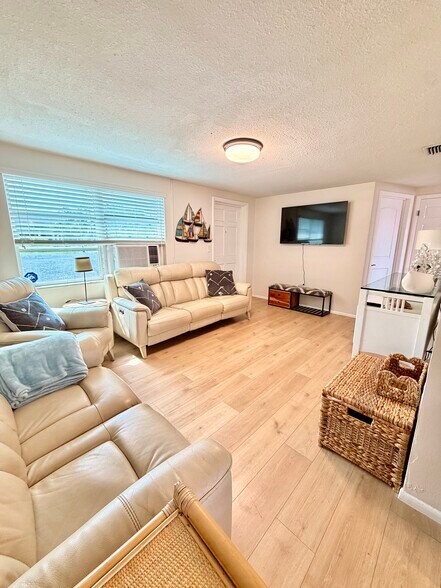 More Photos Of 1322 N Pinellas Ave, Tarpon Springs Office For Sale