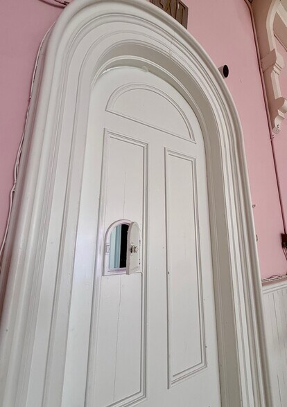 More Photos Of 220 Main St, Saugerties Storefront Retail Residential For Sale