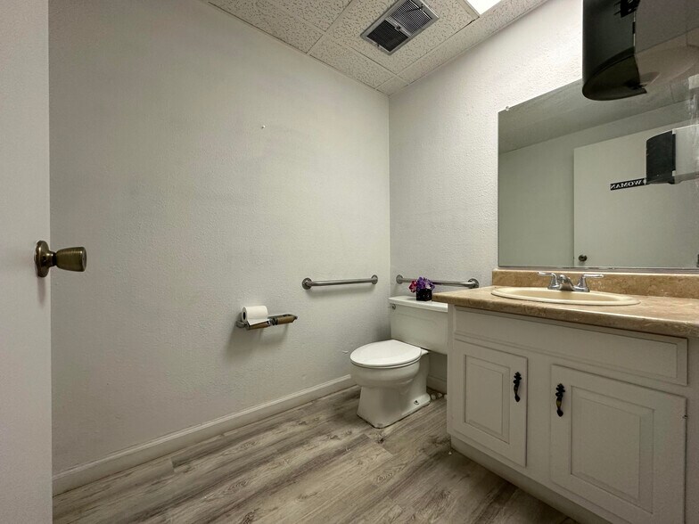 More Photos Of 8751 E Hampden Ave, Denver Office For Sale