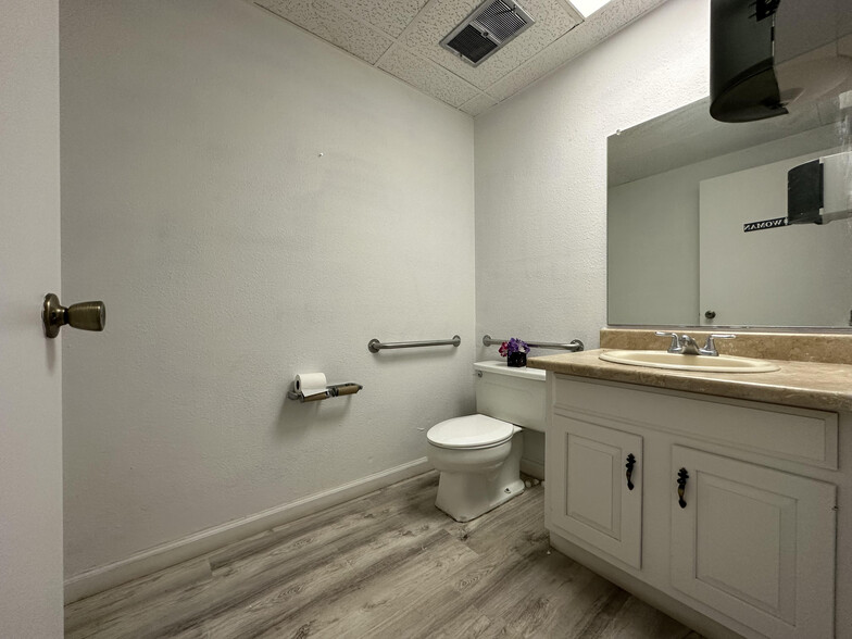 More Photos Of 8751 E Hampden Ave, Denver Office For Sale