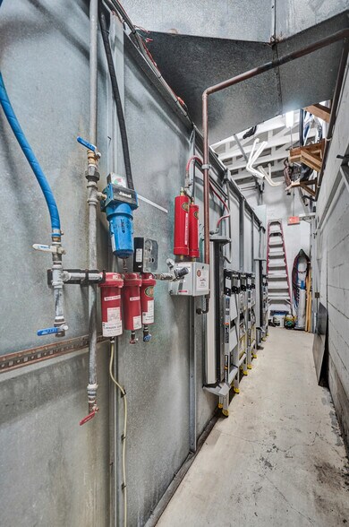 More Photos Of 121 SE 1st Ave, Dania Beach Auto Repair For Lease