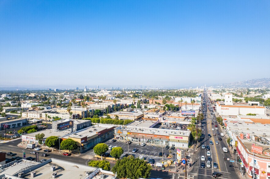 More Photos Of 1075 N Western Ave, Los Angeles Unknown For Lease