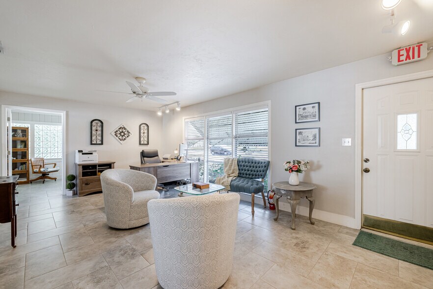 More Photos Of 164 Pondella Rd, North Fort Myers Office For Sale
