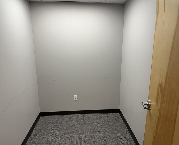 More Photos Of 375 Bay Rd, Queensbury Medical For Lease