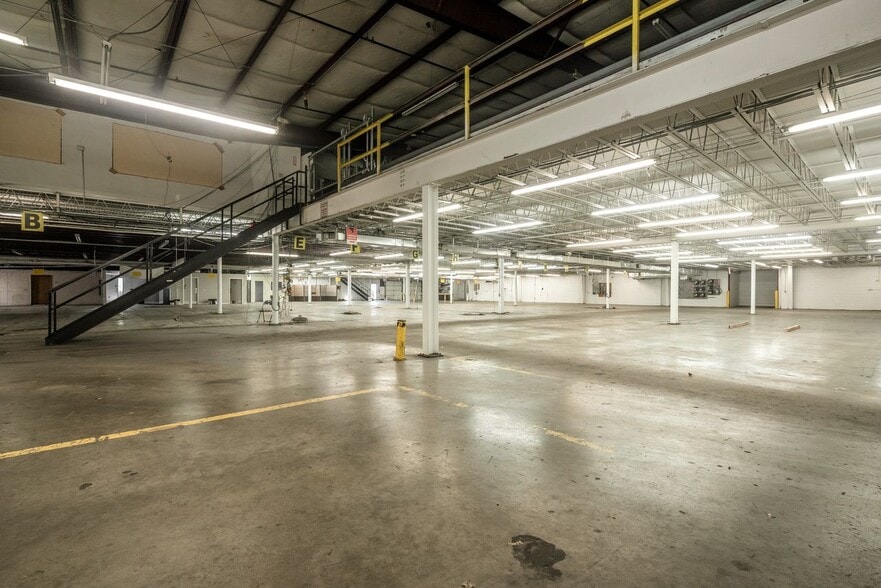 More Photos Of 4282-4364 E Blue Lick Rd, Louisville Warehouse For Sale