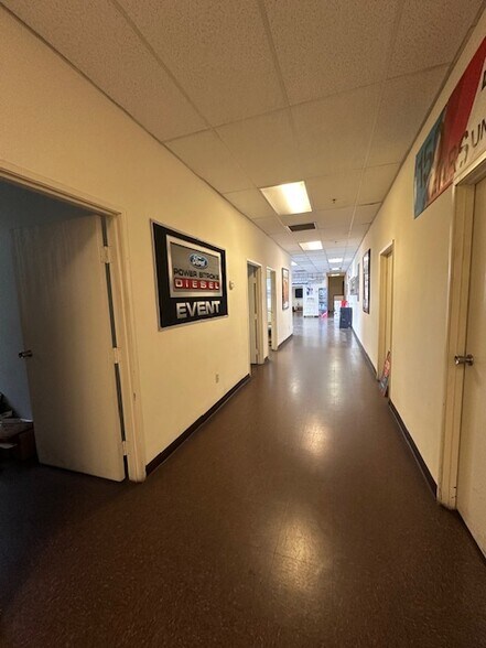 More Photos Of 5375 Procyon St, Las Vegas Warehouse For Lease