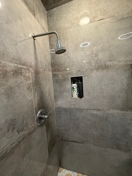 More Photos Of 402 Hyde Park Blvd, Houston Multifamily For Sale
