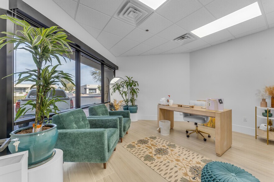More Photos Of 7845 E Redfield Rd, Scottsdale Showroom For Lease
