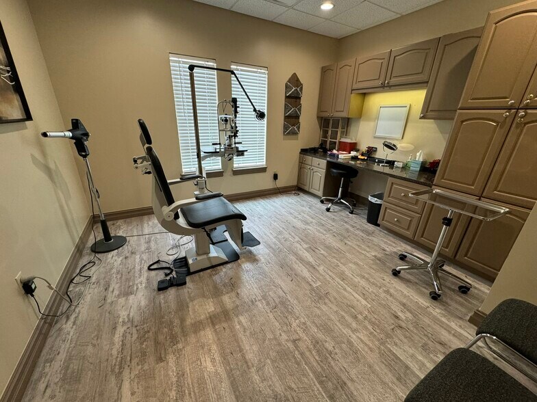 More Photos Of 4700 W Urbana St, Broken Arrow Medical For Lease