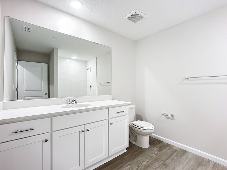 More Photos Of 6421 Breezy Oaks Way, Jacksonville Apartments For Sale