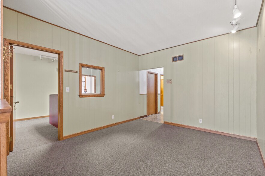 More Photos Of 7161 N 43rd St, Milwaukee Office For Sale