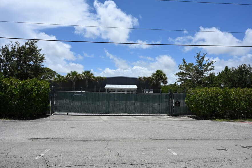 More Photos Of 11950 SE Shell Ave, Hobe Sound Warehouse For Lease