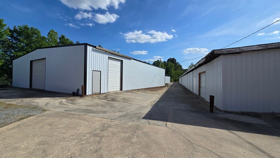 More Photos Of 711 E Rose St, Smithfield Warehouse For Sale