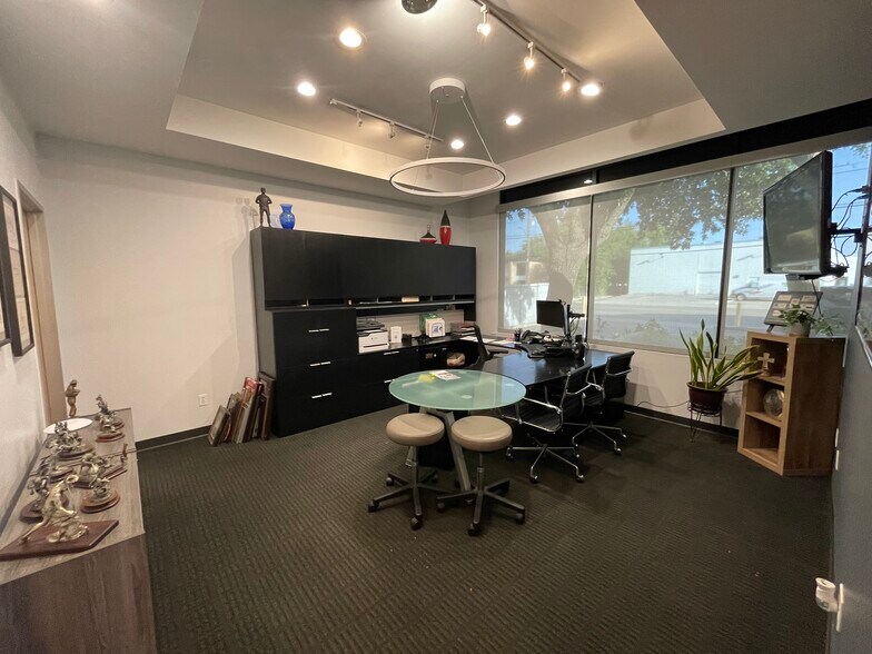 More Photos Of 931 Basse Rd, San Antonio Office For Sale