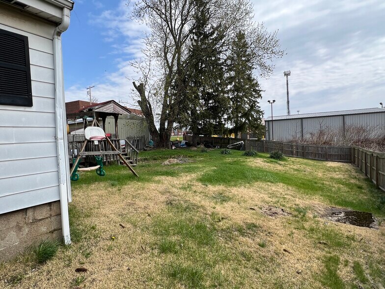 More Photos Of 221 Clay Pike, Irwin Storefront Retail Office For Sale