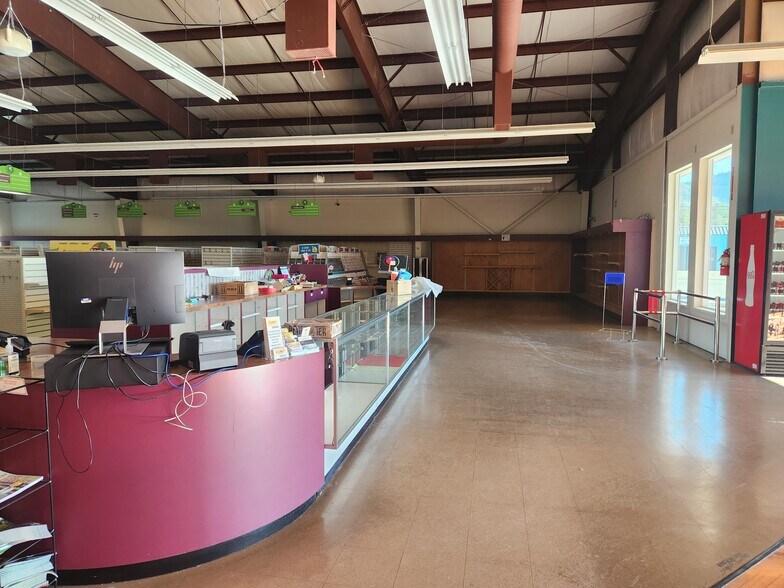 More Photos Of 29670 Ellensburg Ave, Gold Beach Storefront For Sale