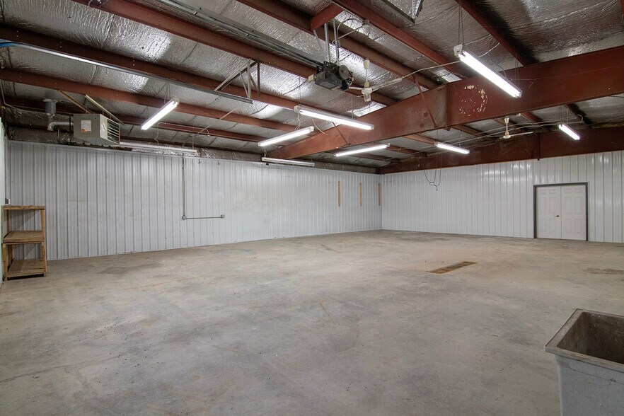 More Photos Of 901 Service Rd, Kiel Flex For Lease