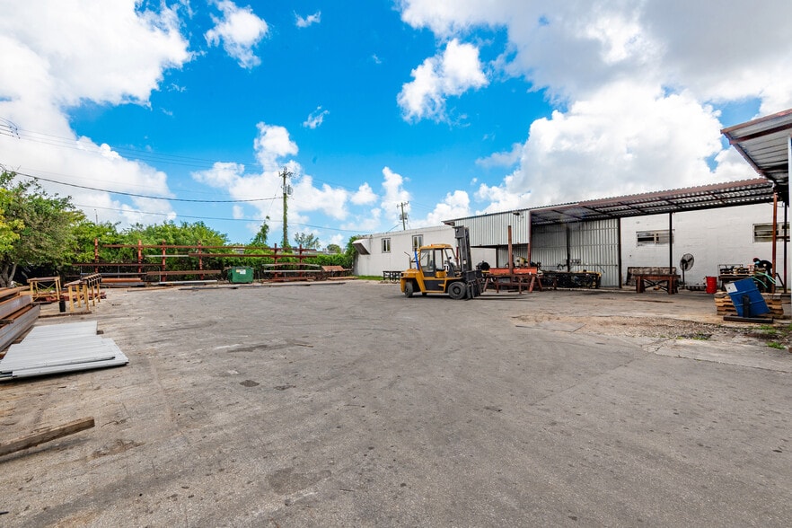 More Photos Of 2250 NW 77th Ter, Miami Warehouse For Lease