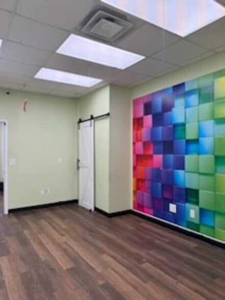 More Photos Of 38 E Main St, Hampton Office For Lease