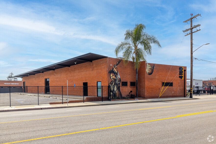 More Photos Of 4100 Vanowen Pl, Burbank Warehouse For Lease