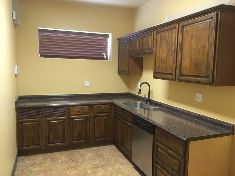 More Photos Of 920 E Main St, Mesa Office For Lease