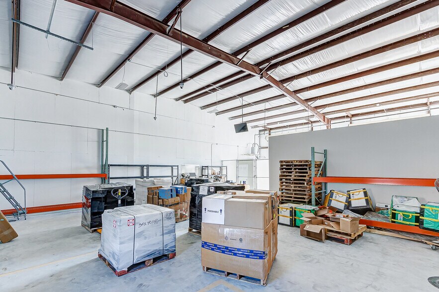More Photos Of 1631 Highway 6 S, Houston Warehouse For Lease