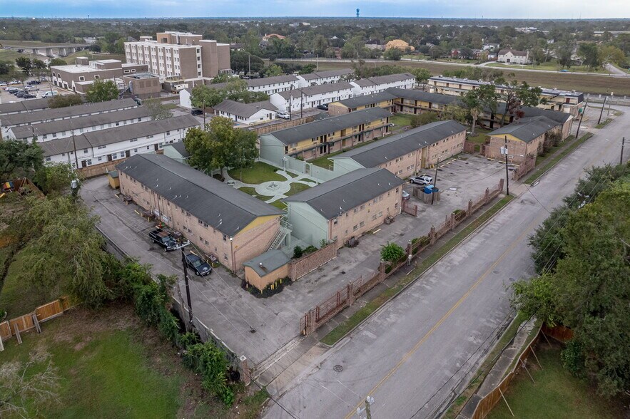 More Photos Of 3501 N Macgregor Way, Houston Apartments For Sale