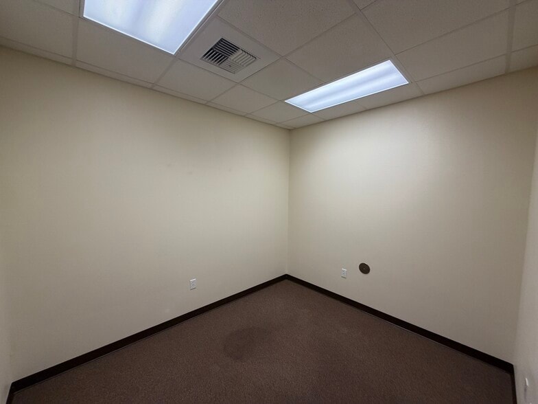 More Photos Of 854-880 S Duncan Dr, Tavares Office For Lease