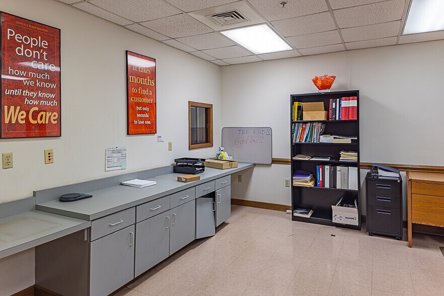 More Photos Of 101 Industrial Dr, Bristol Industrial For Sale