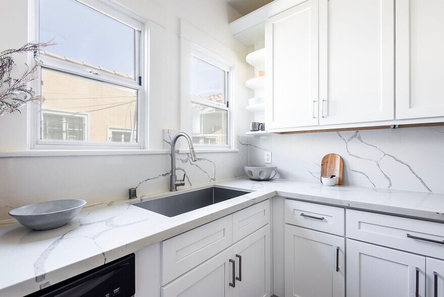 More Photos Of 1053 Hudson ave, Los Angeles Apartments For Sale