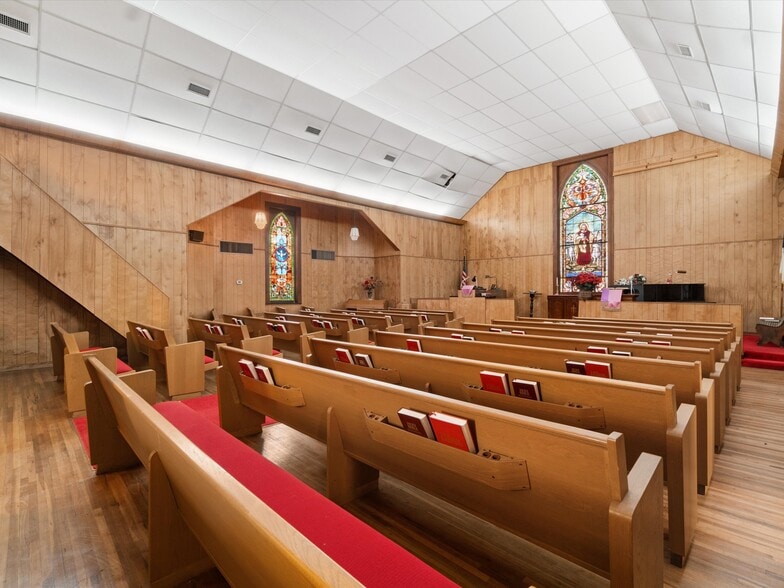 More Photos Of 307 Broadnax St, Daingerfield Religious Facility For Sale