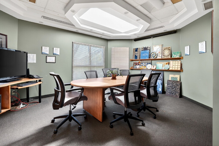 More Photos Of 850 Av Selkirk, Pointe-claire Warehouse For Sale