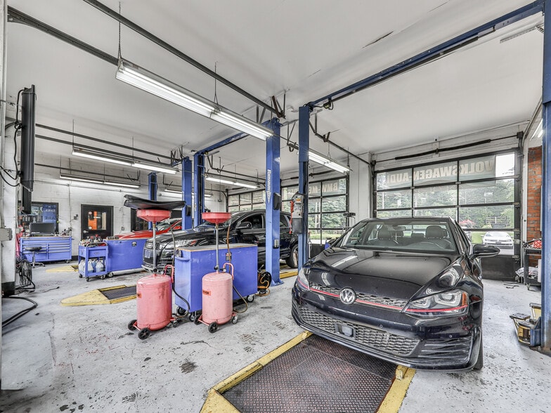 More Photos Of 4435 State Bridge Way, Alpharetta Auto Repair For Sale
