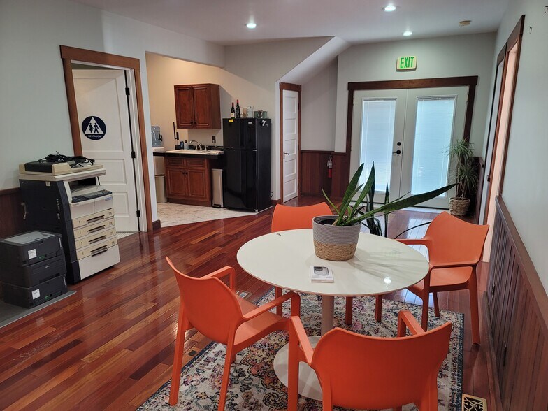 More Photos Of 230 Center St, Healdsburg Office For Lease