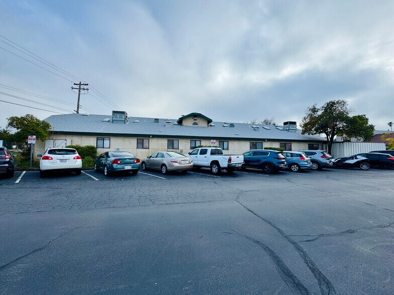 More Photos Of 2036 Railroad Ave, Redding Office For Sale