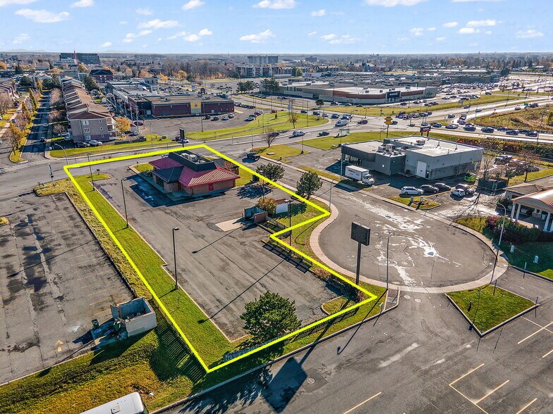 More Photos Of 920 Rue Douglas, St-Jean Freestanding For Sale