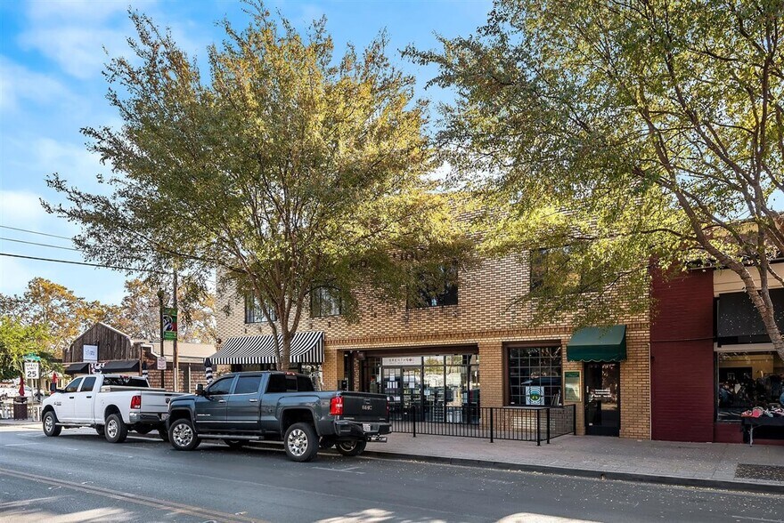 More Photos Of 234 Oak St, Brentwood Restaurant For Sale