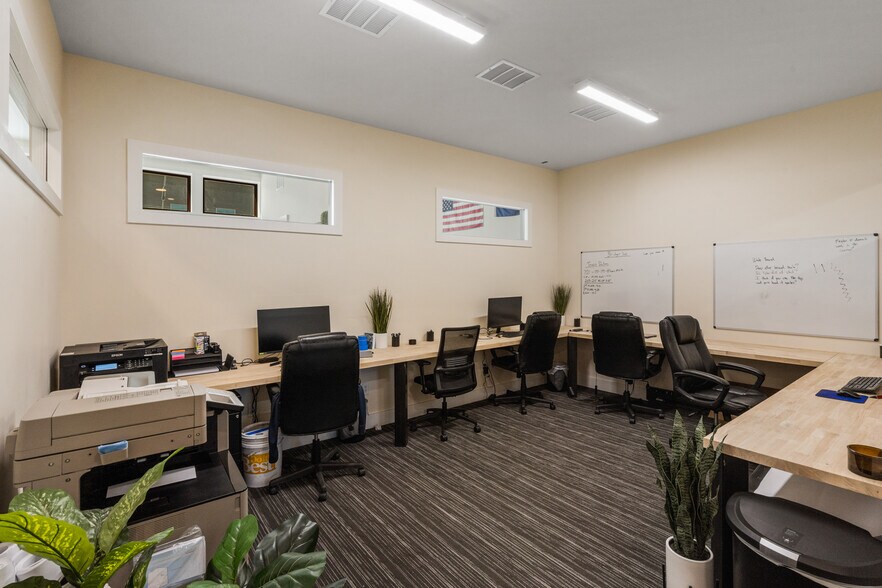 More Photos Of 387 Gallatin Park Dr, Bozeman Loft Creative Space For Sale