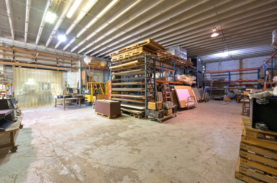 More Photos Of 2655 NE 188th St, Miami Warehouse For Lease